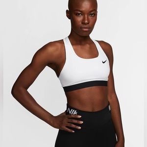 Nike Swoosh NWT
Women's Medium-Support Non-Padded Sports Bra
